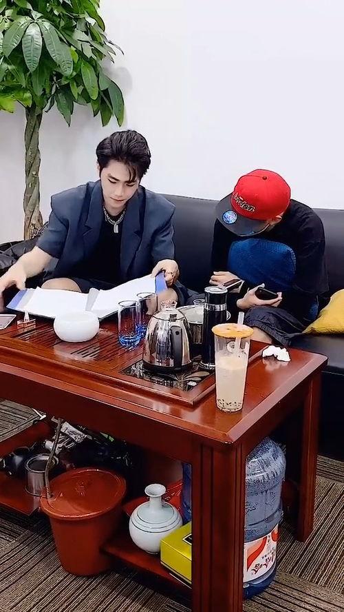 同事结婚吃瓜,甜蜜婚礼现场大揭秘！